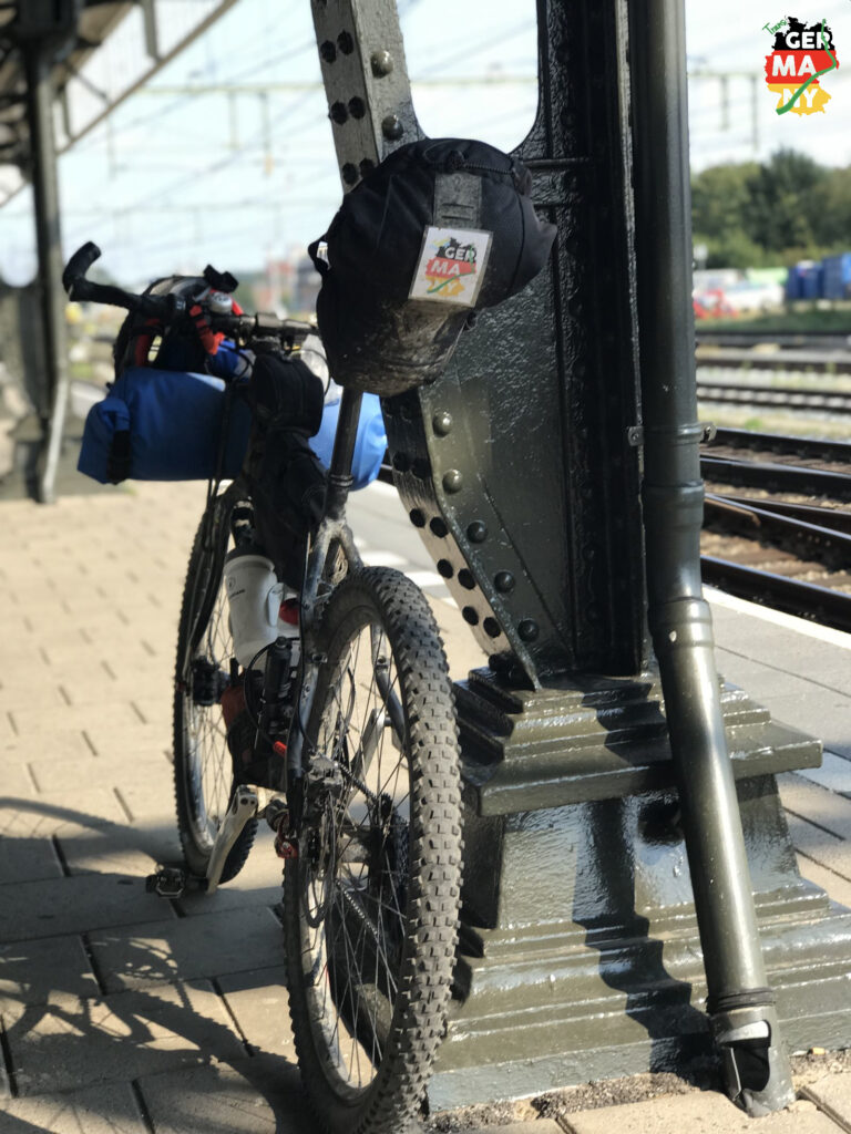 Per Bahn nach Holland, in das Land der Fahrräder.